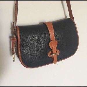 EXCELLENT Condition Vintage Authentic Dooney & Bourke Vintage Crossbody Bag.